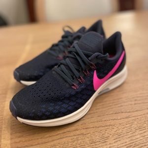 Women’s size 6 nike air pegasus 35, navy and pink